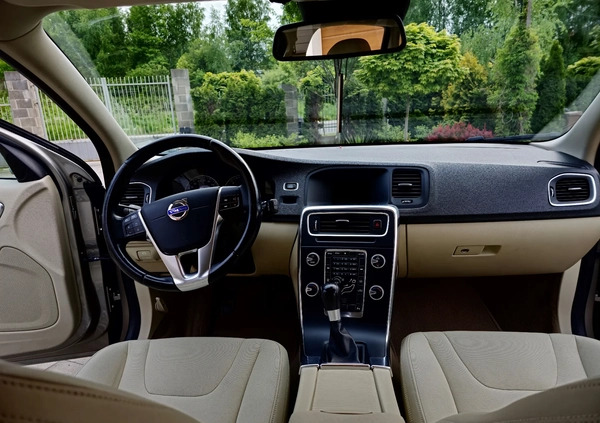 Volvo V60 cena 31900 przebieg: 201900, rok produkcji 2010 z Lublin małe 29